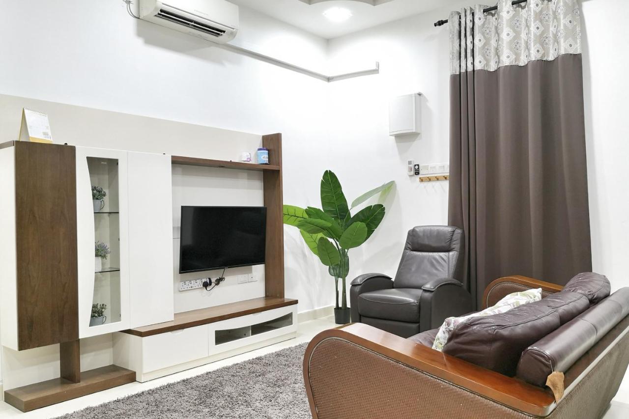 Teratak Persona Homestay. 4 Rooms Double Storey Terrace In Kuantan City. 外观 照片
